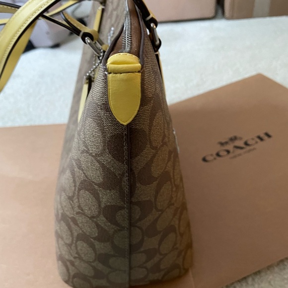 Coach Gallery Tote In Signature Canvas Retro Yellow CH504 NWT - Picture 11 of 13